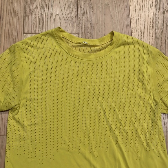 Lululemon waist length running shirt - Picture 2 of 3